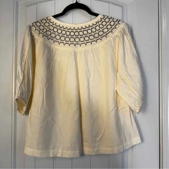 Old Navy Cream Blouse with Black Embroidery - Picture 4 of 5